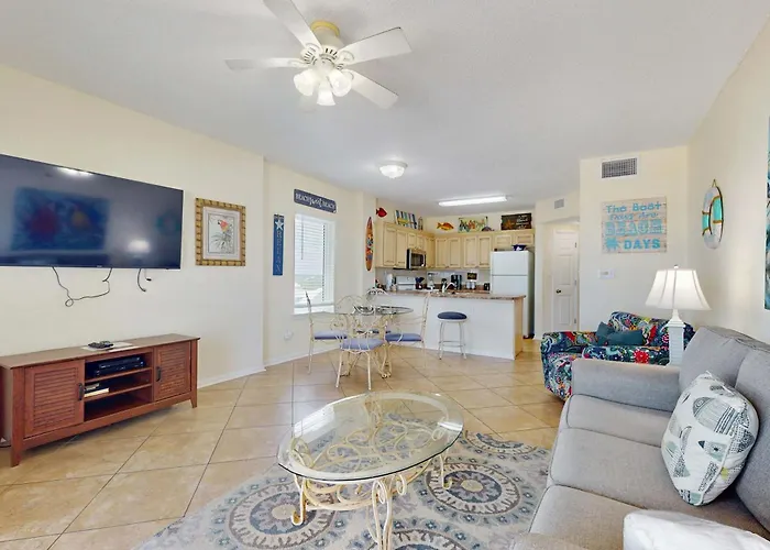 Holiday home Beachfront Corner W A Furnished Balcony Shared Pool & Grilling Area