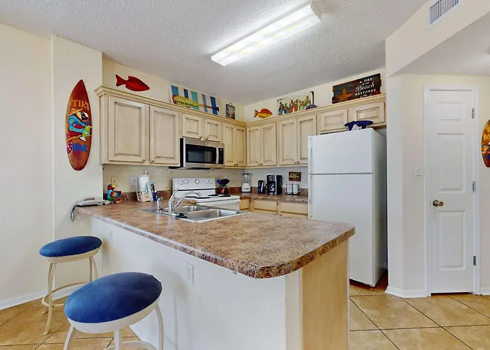 Beachfront Corner W A Furnished Balcony Shared Pool & Grilling Area