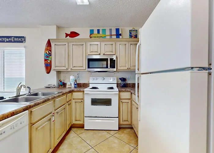Beachfront Corner W A Furnished Balcony Shared Pool & Grilling Area Holiday home Gulf Shores