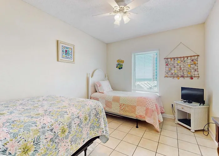 Beachfront Corner W A Furnished Balcony Shared Pool & Grilling Area Holiday home