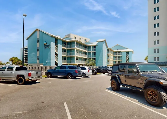 Beachfront Corner W A Furnished Balcony Shared Pool & Grilling Area *